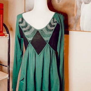 BKE boutique || green sequin flowy blouse